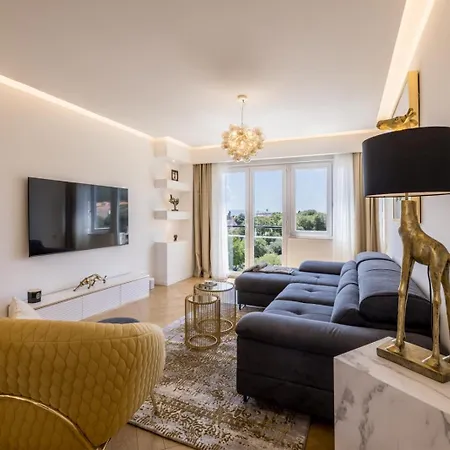 Apartment Experience Luxury In The Heart Of *