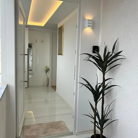 דירה Experience Luxury In The Heart Of